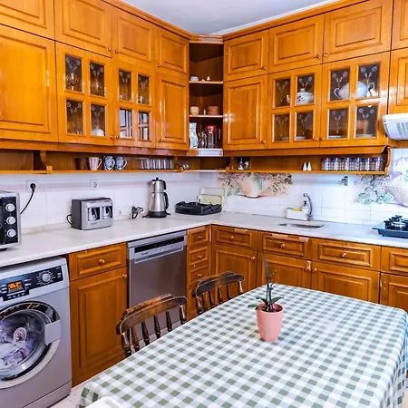 Kaplan Cosy Flat - Air Conditioned & Heated 3 Bedrooms In The * Стамбул
